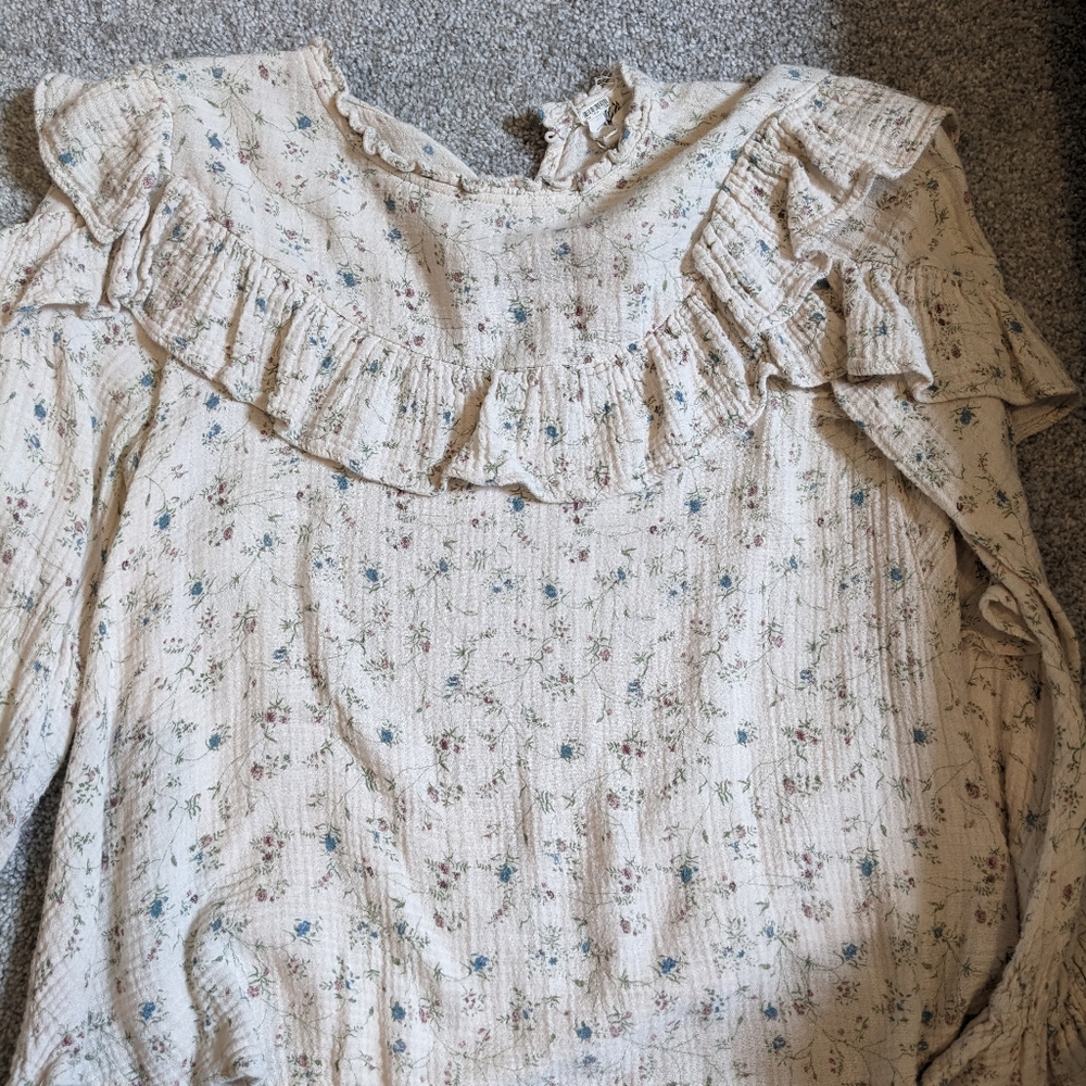 Pre owned ruffle peasant blouse